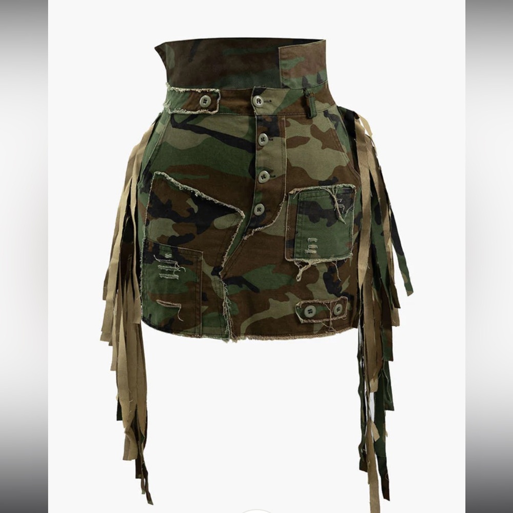 NWT MICAS CAMO SKIRT